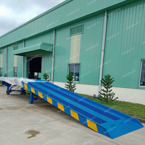 cau-dan-container-loading-yard-ramp-door-plus-nguyen-phat-3