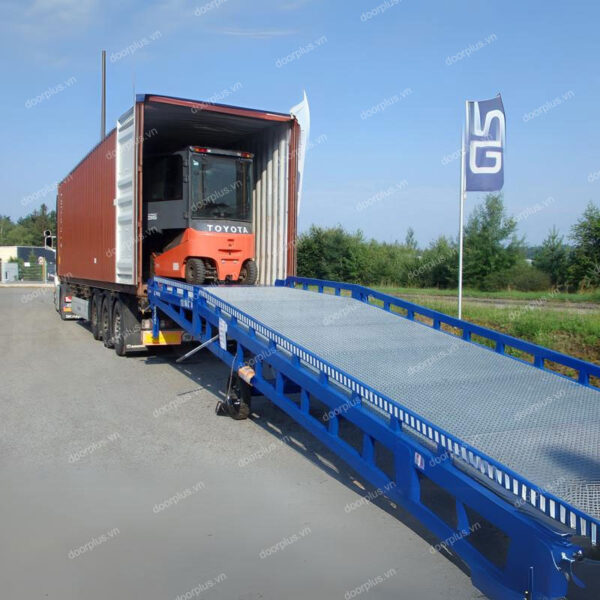 cau-dan-container-loading-yard-ramp-door-plus-nguyen-phat-9